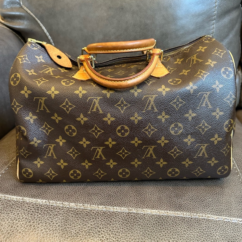 Louis Vuitton Speedy 35
